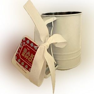 THE BAKE SHOP
by masterclass
Flour Sifter